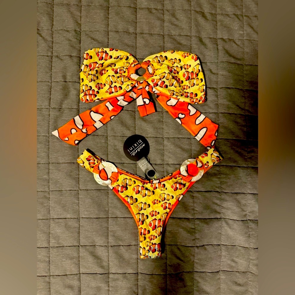Moana Bikini - Reversible Just Keep Swimming Set - Size Medium - Picture 3 of 7